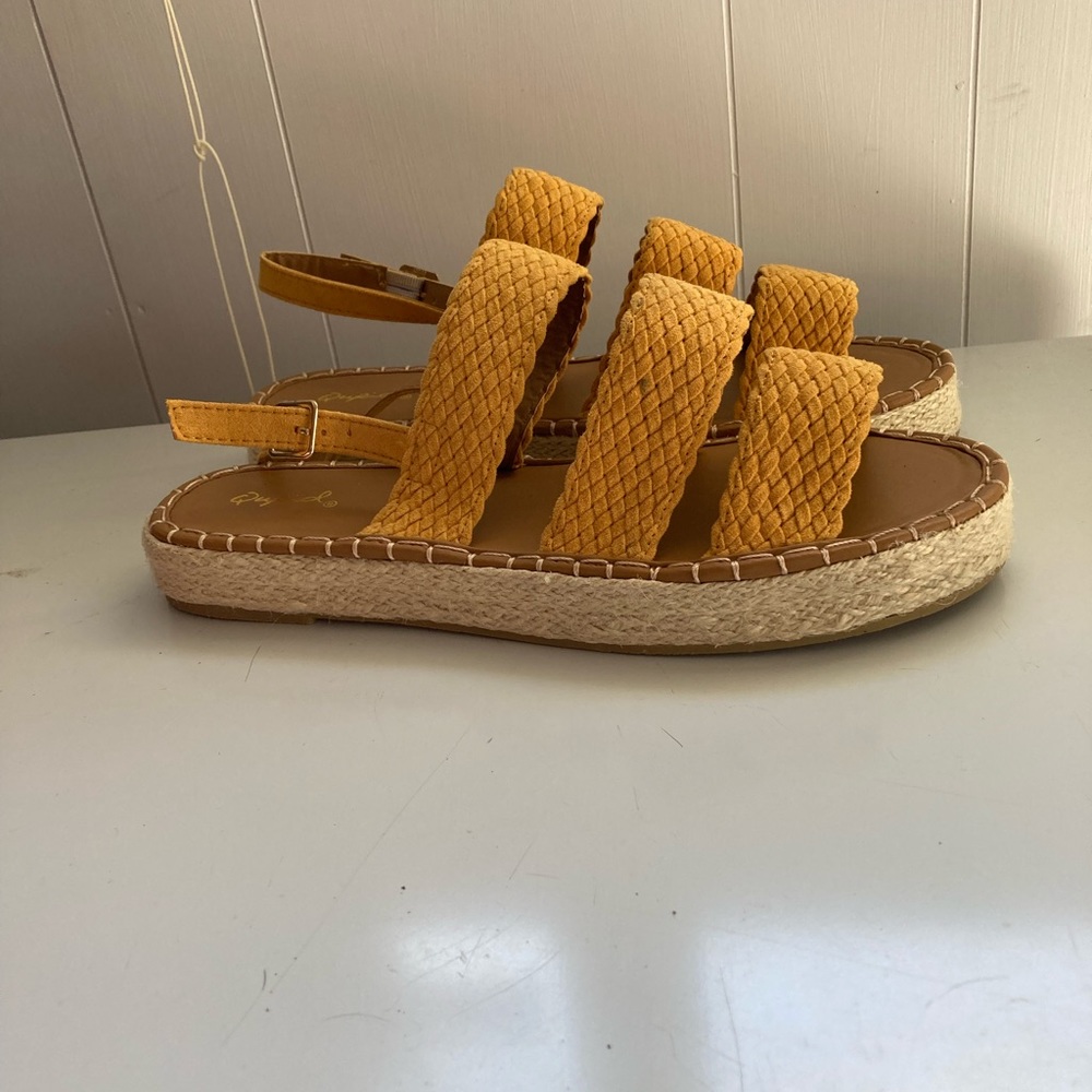 Nwot Cupid sandals